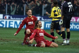 Batistuta dan Totti, Dua Sosok Penting Scudetto As Roma Musim 2000/2001 (The Totally Football Show)