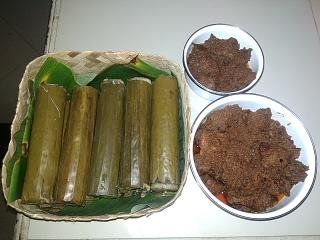 Lontong bungkus daun pisang dan rendang daging sapi. (Foto : Elvidayanty) 