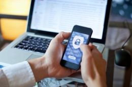 Ilustrasi penggunaan password atau kata sandi untuk mengakses media sosial| Sumber: Shutterstock via Kompas.com