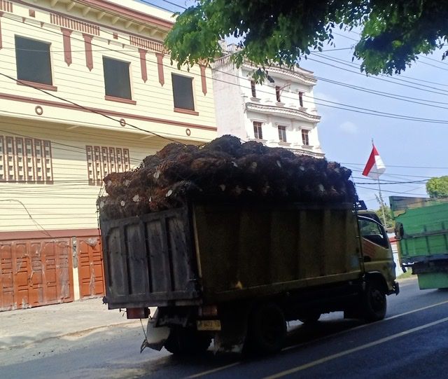 Truk sawit di Tebing Tinggi-dokpri