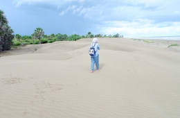 Pantai Oetune dengan gurun pasirnya yang panjang (Dokumentasi pribadi)