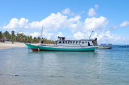 Kapal untuk menyeberangi Pulau Nemberala ke Pulau Ndao (Dokumentasi pribadi)