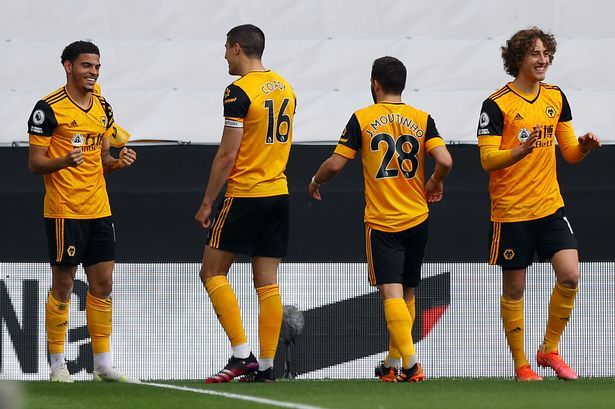 Para pemain Wolverhampton Wanderers merayakan gol ke gawang Brighton & Hove Albion. (via birminghammail.co.uk)