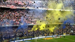 Suasana saat Boca Juniors VS River Plate bertanding. Foto: STR/Getty Images