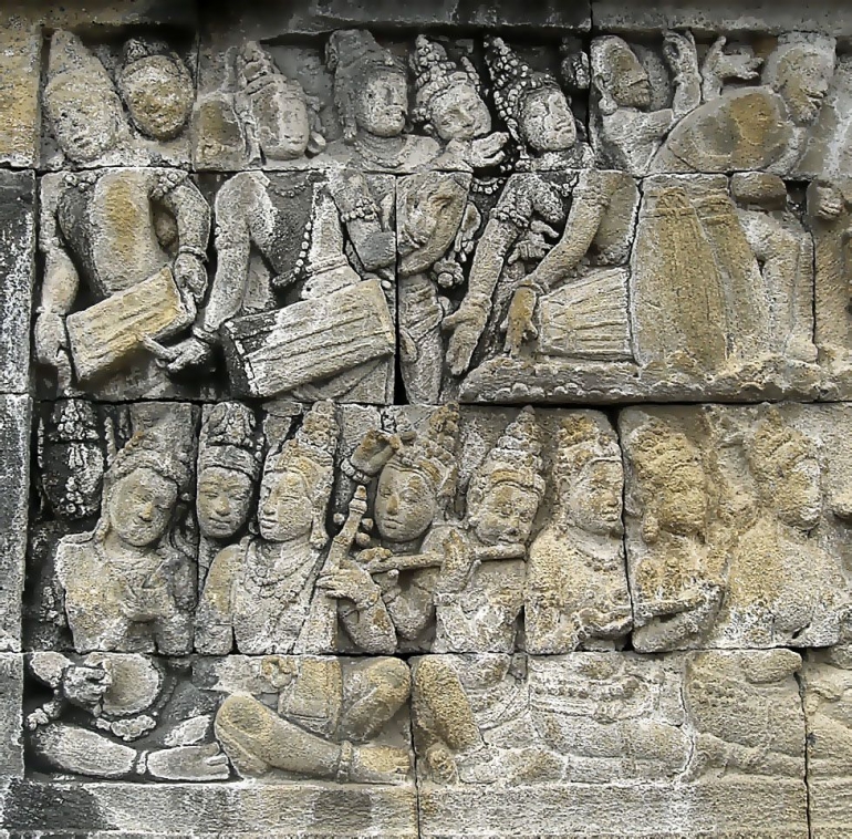 Relief para musisi tengah memainkan peralata musik. Ditemukan di lantai utama Candi Borobudur (Lalitavistara)