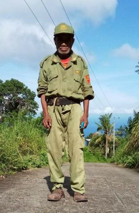 Komdan Piet Meran di desa Lewogroma, kabupaten Lembata (foto: facebook.com)