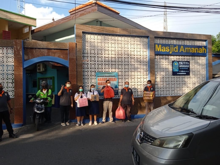 Berbagi kasih untuk Masjid di sekitar sekolah / dokpri