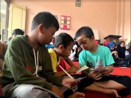 Pembagian Kartu RACITA (Rajin Cuci Tangan) untuk anak-anak Panti Asuhan KH. Mas Mansyur / dokpri