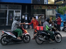 PMM UMM Republik Gubuk adakan pameran dan bagi takjil Foto: Humas PMM Republik Gubuk