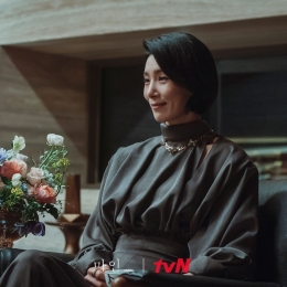 Potret Kim Seo Hyung yang mendapatkan karakter sebagai wanita yang kuat, pintar dan elegan dalam drakor Mine (twittter/tvn-cjndrama)