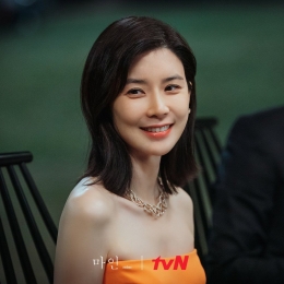 Potret cantik Lee Bo Young yang sudah sering membintangi melodrama dan makjang kini membintangi drakor Mine (twitter/tvn-cjndrama)
