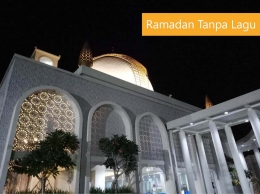 Masjid megah suatu malam (Foto: dok. pri)
