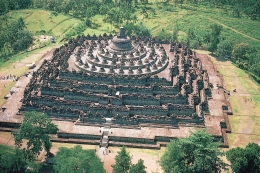 Melalui tajuk Sound of Borobudur, upaya menjadikan Borobudur pusat musik dunia mulai dilakukan (foto: britannica.com)