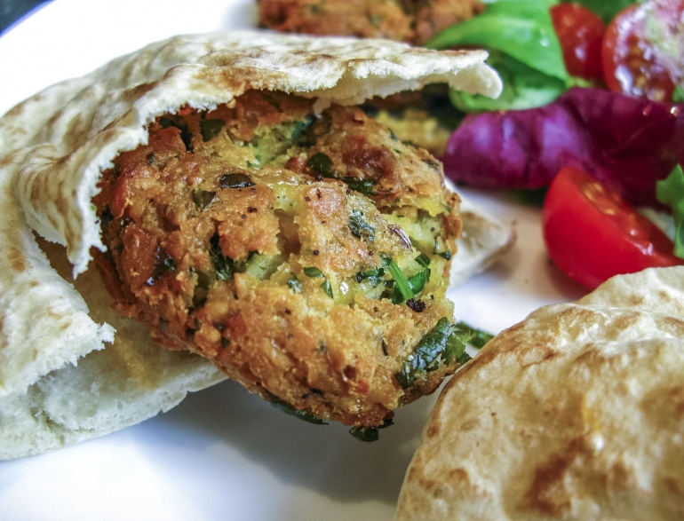 Penganut vegan dapat mengkreasikan falafel dan menu non-hewani lainnya untuk masakan lebaran (Richard Klasovsky/Pixabay)