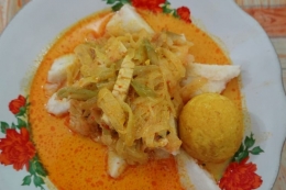 Selain rawon daging, saya juga merindukan kuliner lebaran ketupat opor (Kompas.com/Gabriella Wijaya)