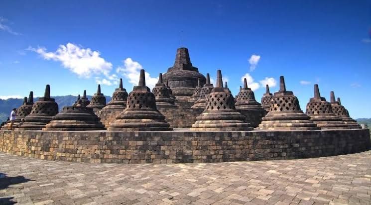 Ilustrasi Candi Borobudur (sumber: tic.wonderin id)