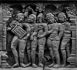 Instrumen tabuh pada relief di Borobudur. Sumber: Bakti Budaya.
