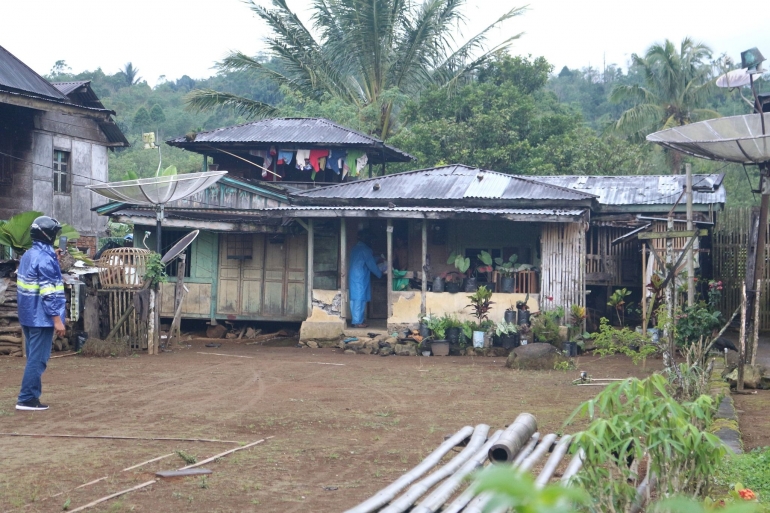 Penyaluran donasi. Foto diambil dari facebook MDMC Rejang Lebong.