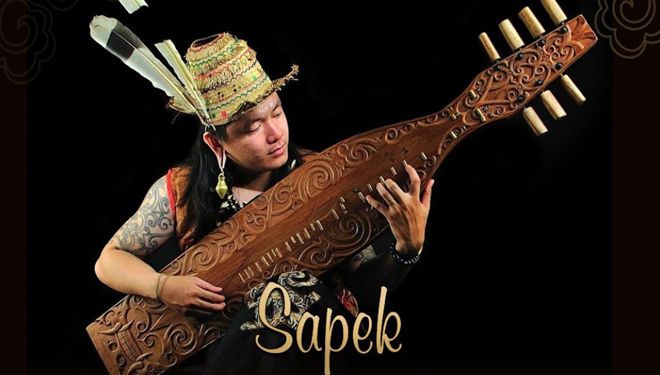 Alat Musik Tradisional Sape' atau Sapek | timesmedia.co.id 