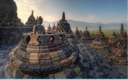 Stupa dan arca buddha di Candi Borobudur (Sumber shutterstock)