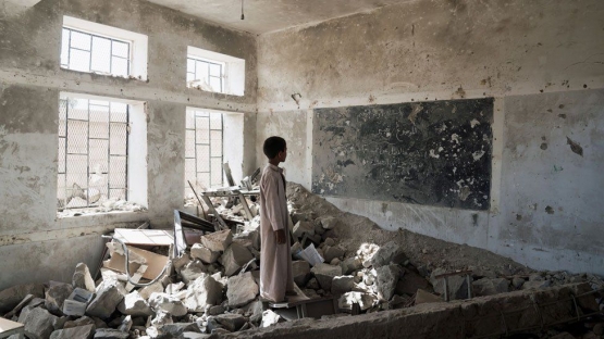 Banyak sekolah yang rusak selama enam tahun konflik di Yaman | Foto diambil dari UNOCHA/Giles Clarke