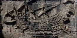 Gambar Perahu Bercadik di Candi Borobudur/ Sumber: https://travel.kompas.com/read/2014/01/11/1550031/Candi.Borobudur.Jejak.Maritim.Dinasti.Sailendra?page=all