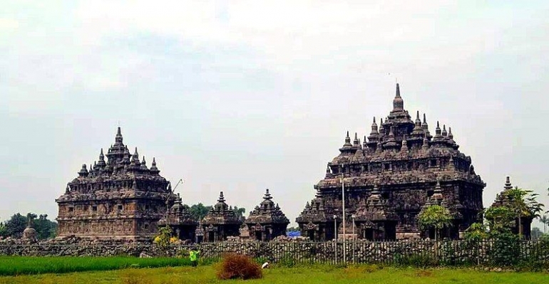 Candi Induk utara & selatan - wesata.id