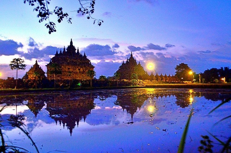 Keindahan Candi Plaosan saat senja - https://id.wikipedia.org/wiki/Berkas:Candi_Plaosan_oleh_Tiwuk_Suwantini.jpg