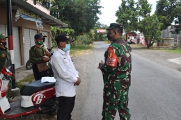 Komandan Kodim 0825/Banyuwangi Letkol Inf Yuli Eko Purwanto, S.I.P, memantau kondisi Dusun Yudomulyo 