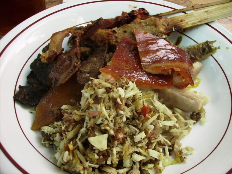 Kuliner serba daging babi yang identik dengan umat Hindu Bali menyimpan cerita toleransi (flickr.com/ybsme)