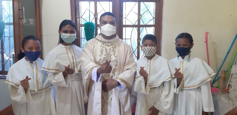 Foto dokpri. Setelah Misa Kenaikan di Gereja Kuneru Atambua NTT