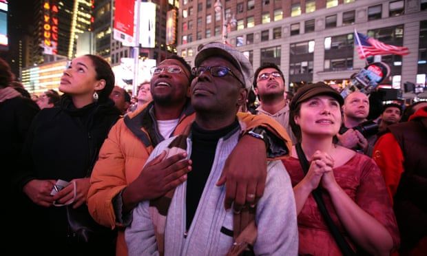 Pendukung Obama merayakan setelah menyaksikan hasil pemilihan Presiden Amerika Serikat 2008 di Times Square | Foto : Michael Nagle / Getty Images