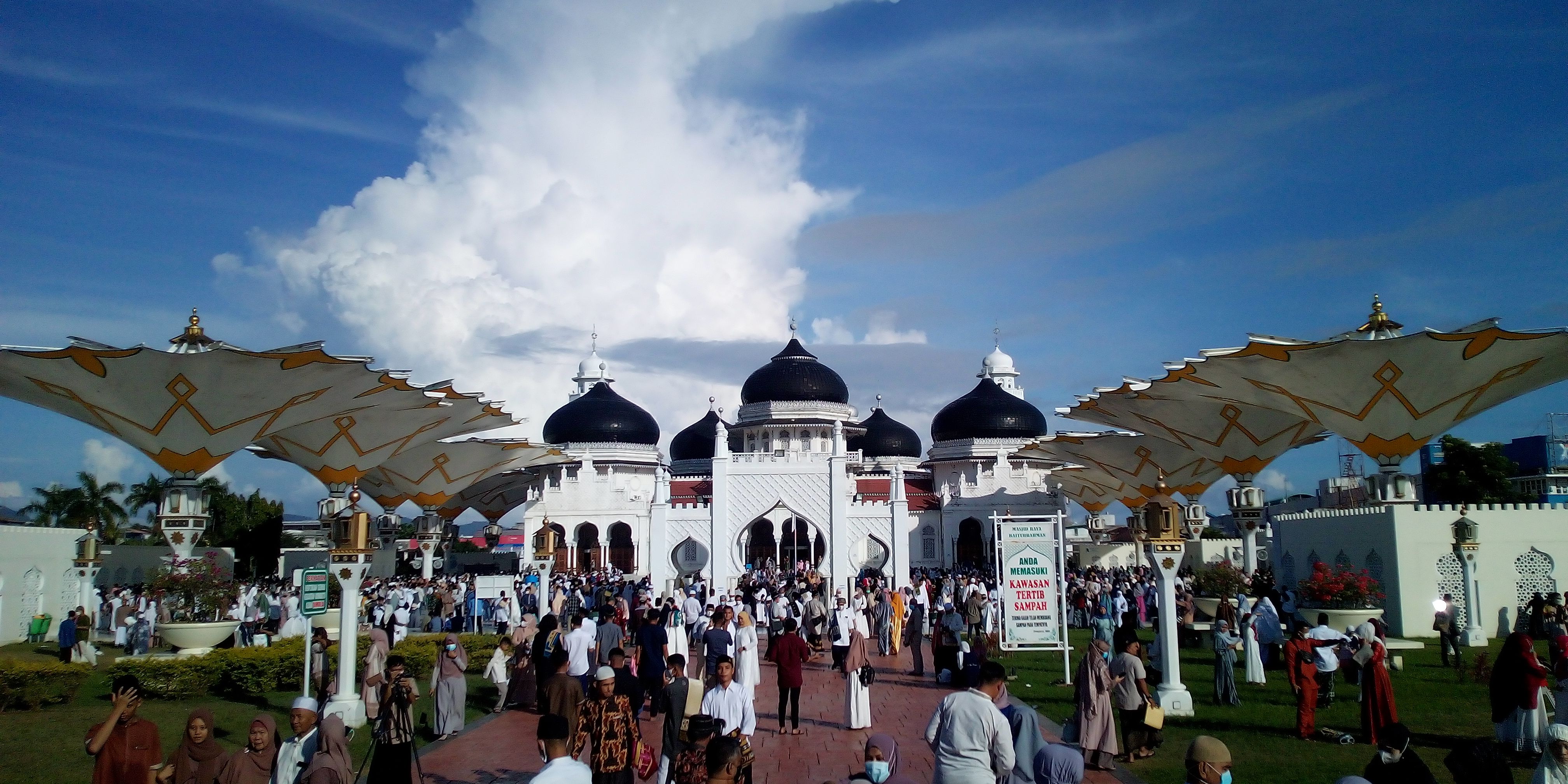 Ribuan jamaah Shalat Idul Fitri 1442 Hijriyah di Masjid Raya Baiturrahman Banda Aceh (Doc Rachmad Yuliadi Nasir / Istimewa)