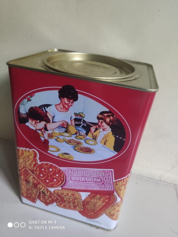 Mengais Remah-remah Rengginang di Dasar Kaleng Khong Guan Halaman 1 ...