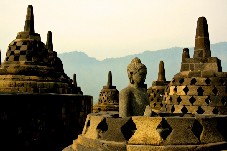 Arca Candi Borobudur. Sumber: unsplash.com