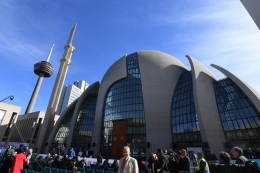 Masjid Tengah Cologne yang dijalankan oleh organisasi Jerman-Turki, DITIB, digambarkan pada 29 September 2018 di Jerman Barat.(AFP/Patrik STOLLARZ)
