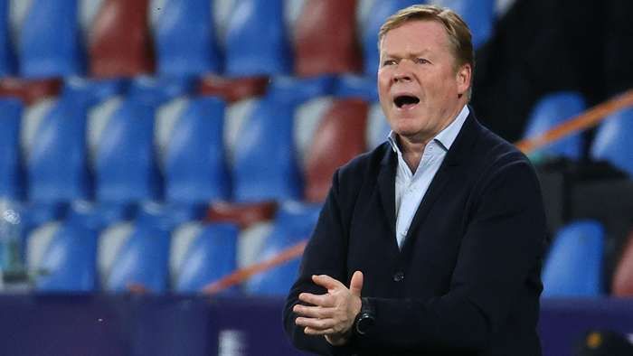 Ronald Koeman mendapat soroton di beberapa laga terakhir. Hasil negatif yang diraih oleh Barca seolah menutup pintu bagi tim Catalan itu meraih trofi La Liga Spanyol. Sumber foto: Getty Images via Goal.com