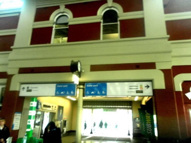 kantor informasi dipintu masuk stasiun(DOK PRIBADI)