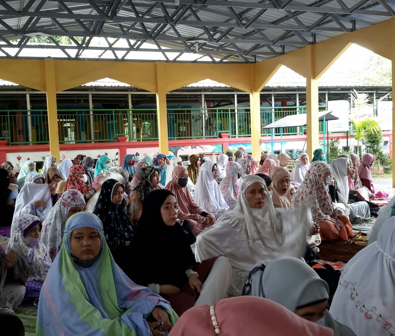 Suasana Sesaat Usai Salat Idul Fitri berjamaah | Dok.Pri.Siska Artati