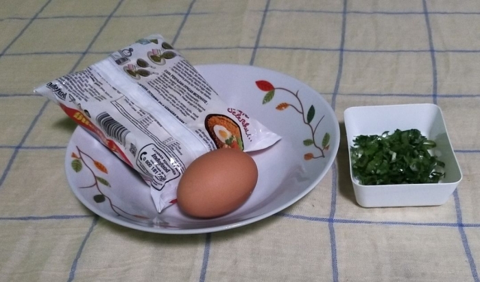 Bahan membuat Bakwan Mi Telur | Foto: Siti Nazarotin