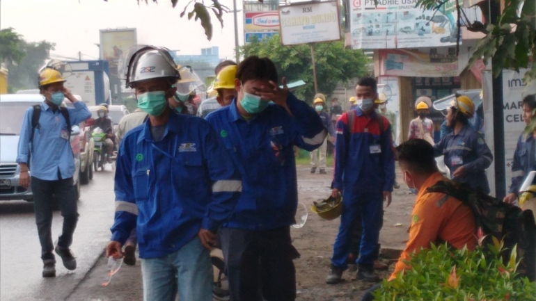 Antara yang baris dan nongkrong (dok Pribadi)