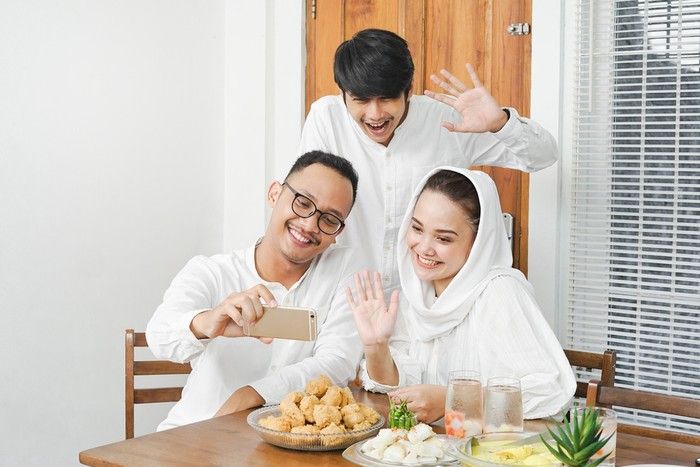 Ilustrasi silaturahmi virtual (sumber gambar shutterstock via news.detik.com)