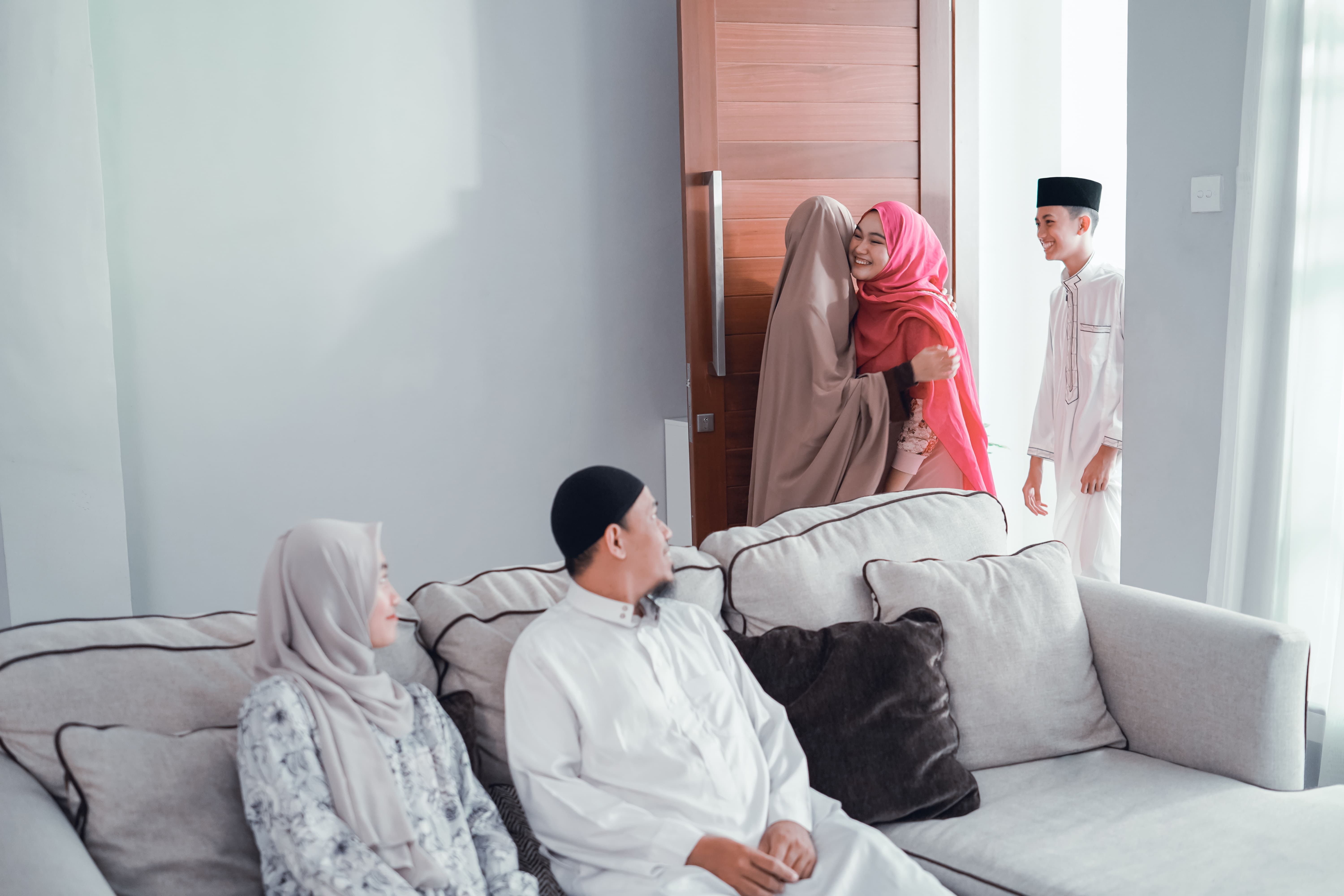 Meski Idulfitri kali ini masih dalam suasana pandemi Covid-19, jangan sampai hal ini kita jadikan alasan untuk memutus tali silaturahmi (shutterstock)