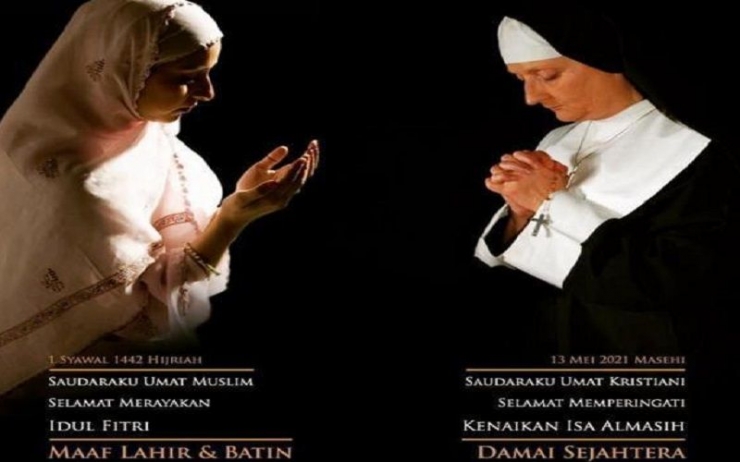 Foto wanita muslim mengucapkan Selamat Idulfitri 1442 H dan biarawati mengucapkan Selamat Memperingati Kenakan Isa Almasih. - Sumber: kabar24bisnis.com