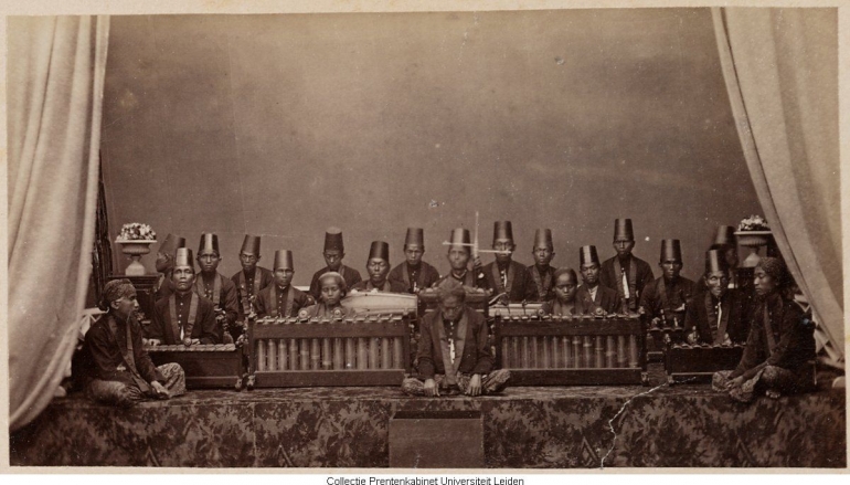 pertunjukan gamelan di Jawa| Prentenkabinet Leiden