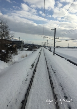 Jalan kereta api ketika mendekati wilayah Yamagata. Sumber : koleksi pribadi