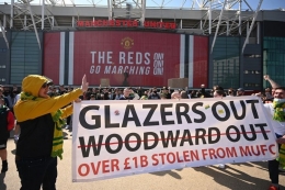Aksi protes suporter dan pendudukan stadion Old Trafford (2/5). Sumber: AFP/OLI SCARFF via Kompas.com