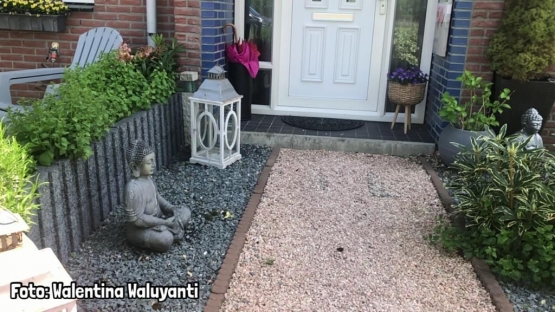 Foto: Salah satu rumah di Belanda, tampak ada pajangan patung Buddha di halaman depan rumahnya-dokpri