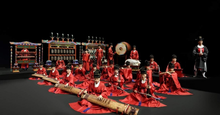 alat-alat musik yang dimiliki Korea. Bukankah hampir sama seperti yang terpahat di Borobudur? (Sumber gambar : Klook)