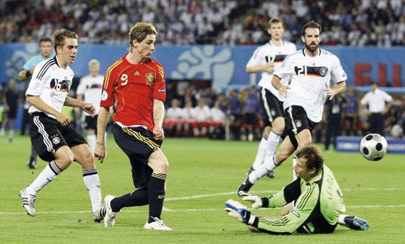 Gol Torres vs Jerman 2008 (Source : World Soccer)